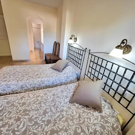 Gorgeous 2br Apt. W/ Mountain View Puerto Banus Dom wakacyjny